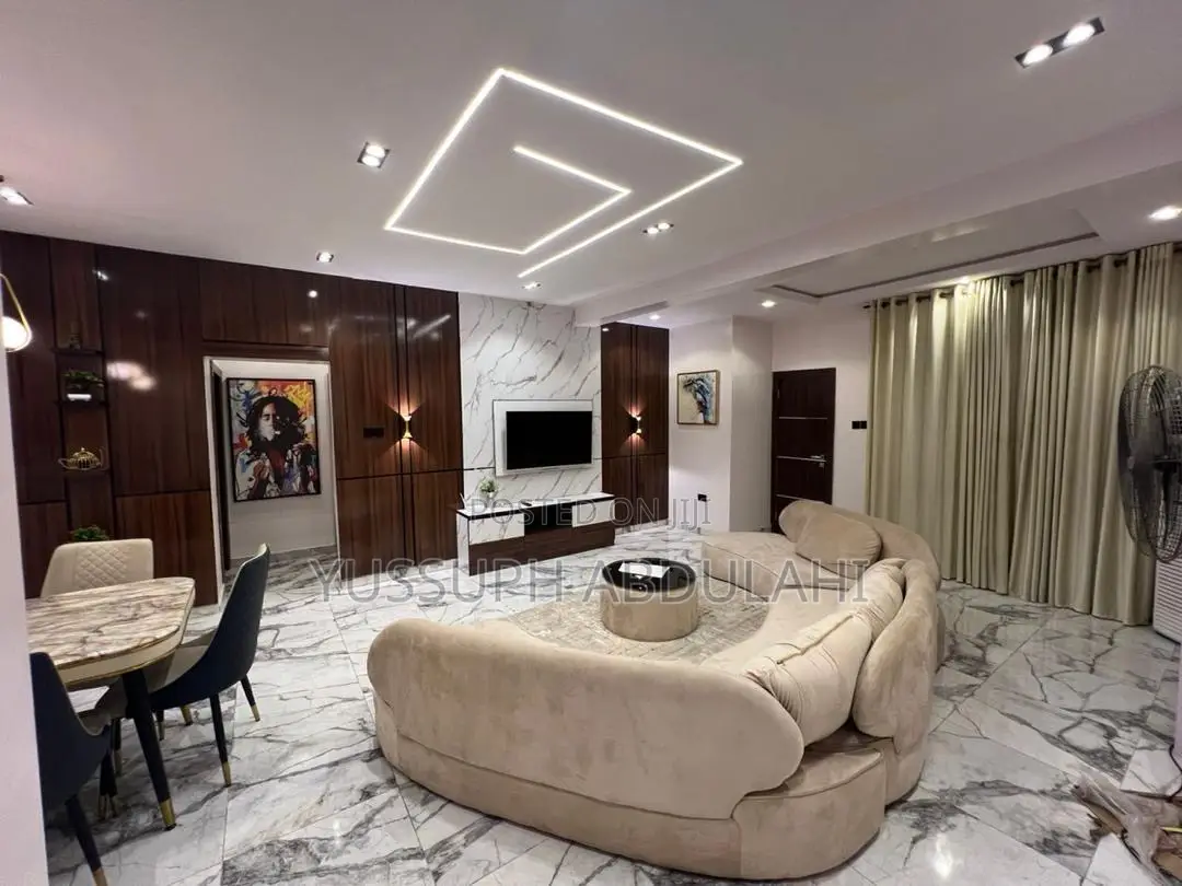 3 Bedrooms Yaba Alagomeji in Alagomeji