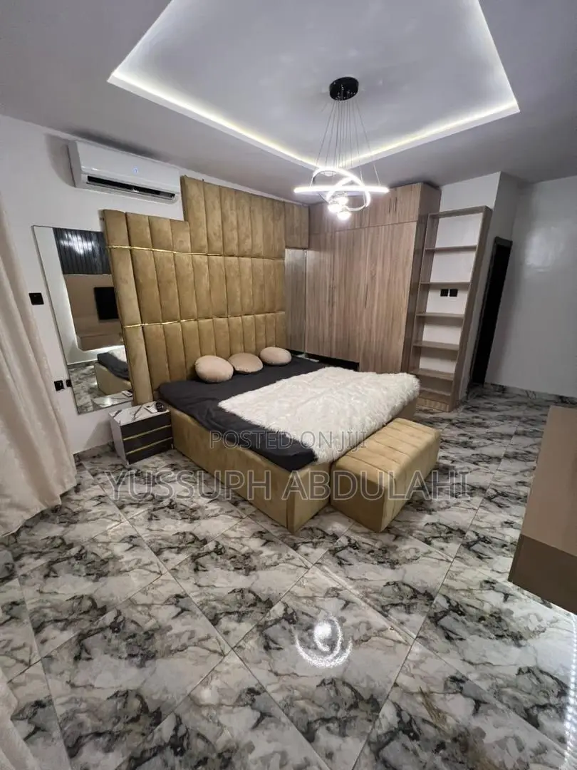 3 Bedrooms Yaba Alagomeji in Alagomeji