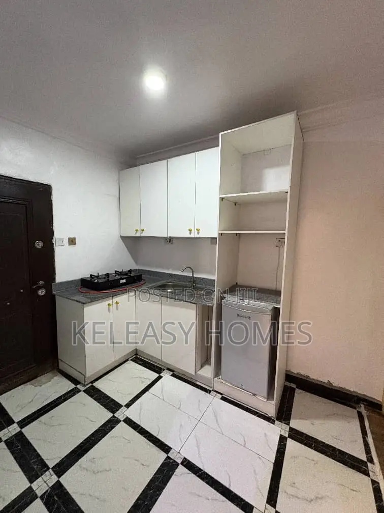 4bedroom Apartment in Allen Avenue