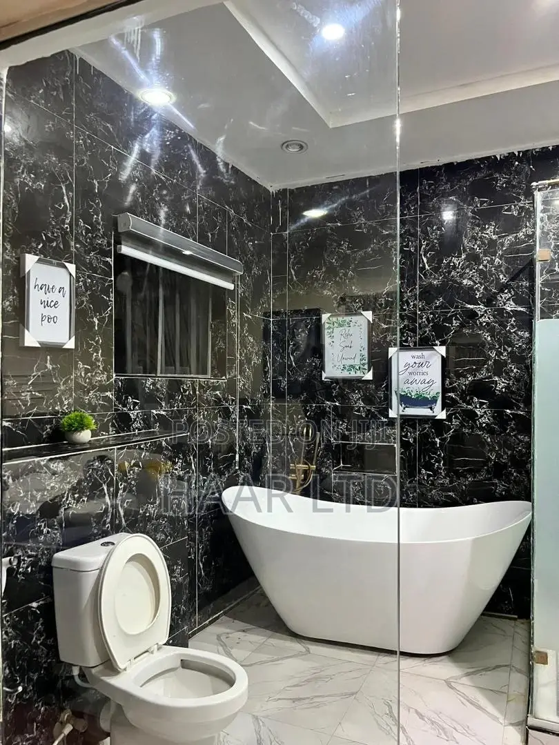 Beautiful 1bedroom Penthouse With Bathtub in Ikate