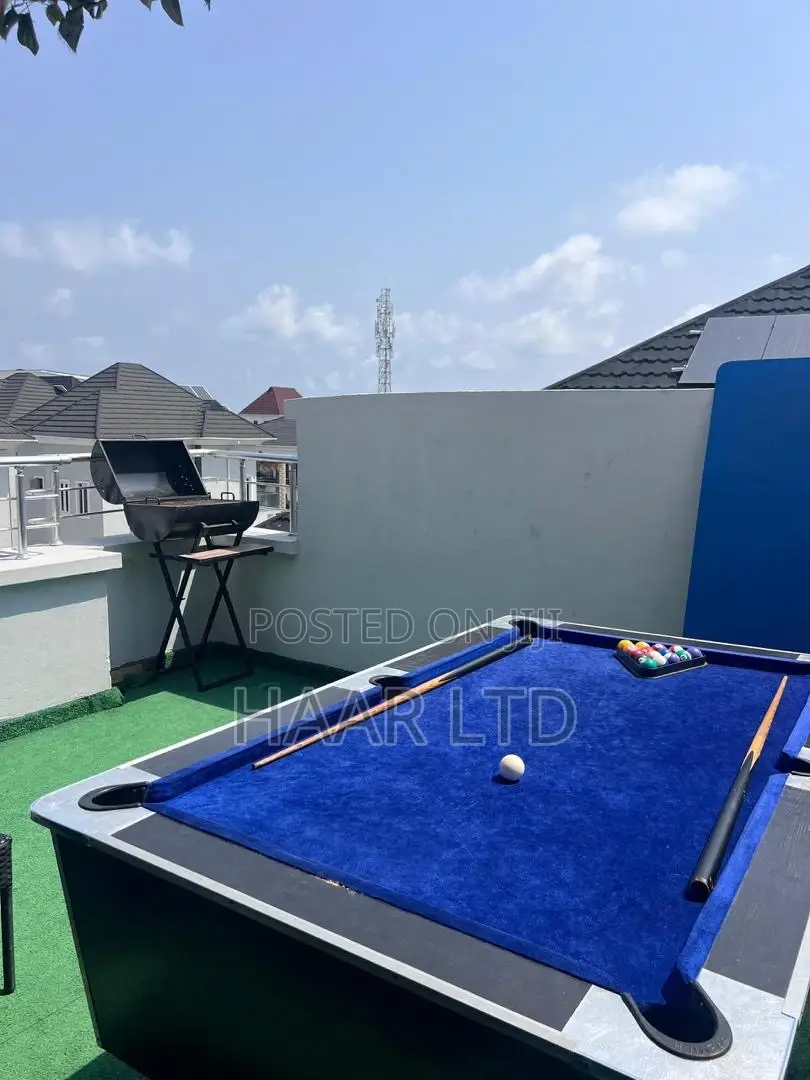 Beautiful 1bedroom Penthouse With Bathtub in Ikate