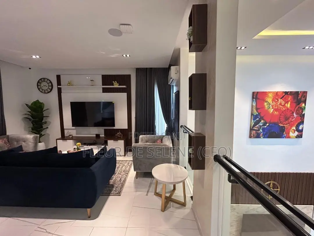 Luxurious 5 Bedroom Manson With Private Cinema in Lekki Phase 1
