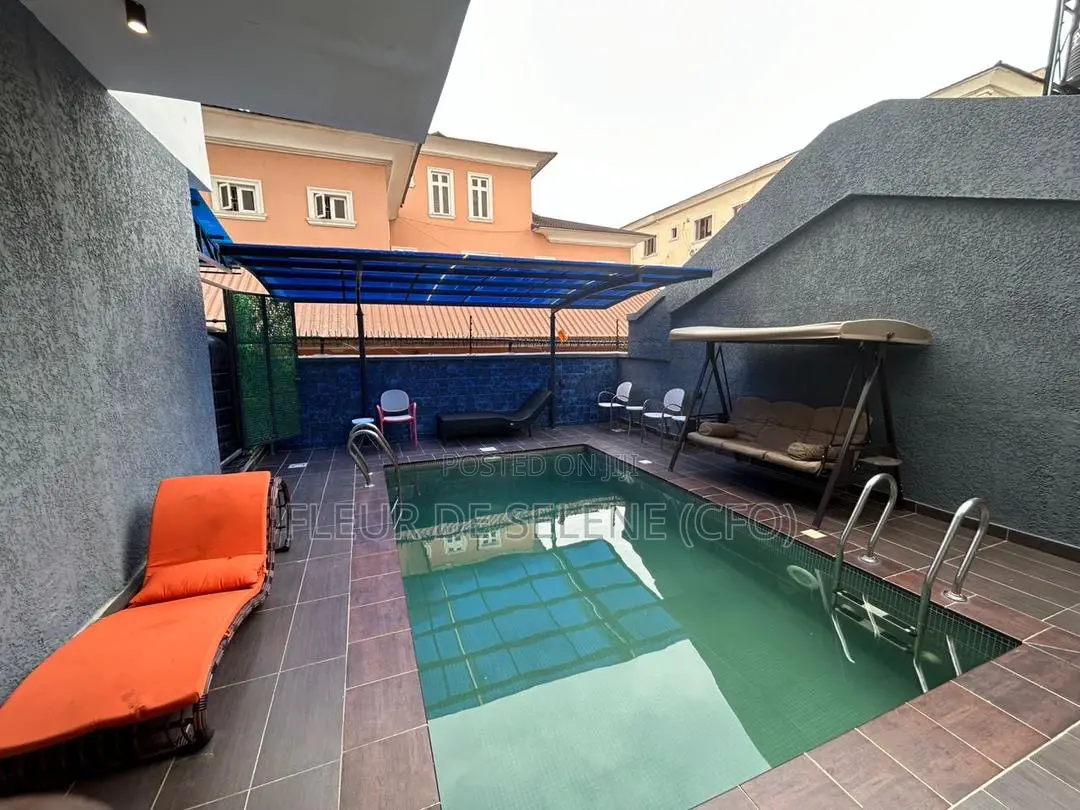 Luxurious 5 Bedroom Manson With Private Cinema in Lekki Phase 1