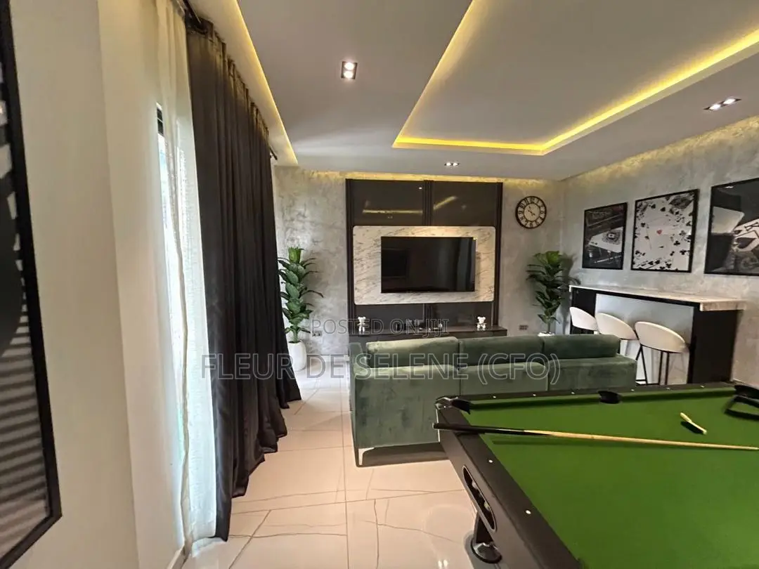 Luxurious 5 Bedroom Manson With Private Cinema in Lekki Phase 1