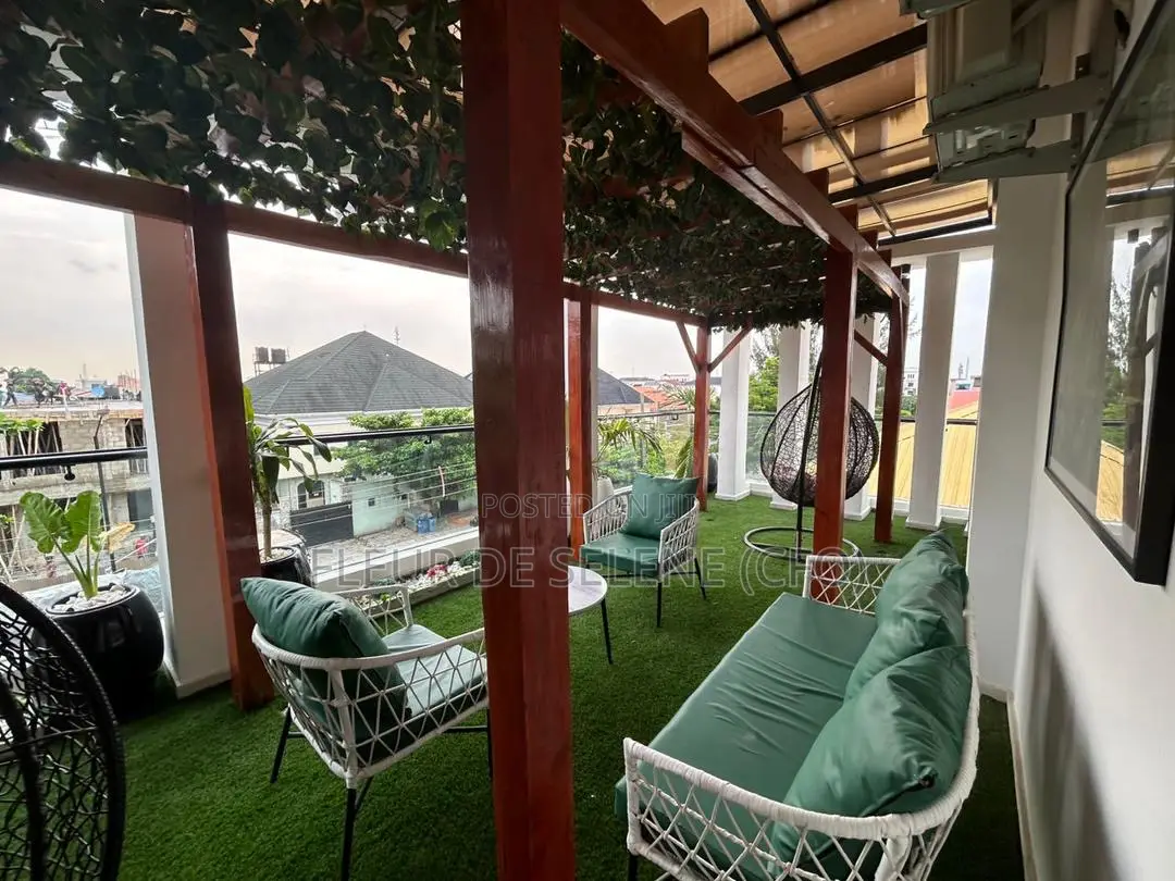 Luxurious 5 Bedroom Manson With Private Cinema in Lekki Phase 1