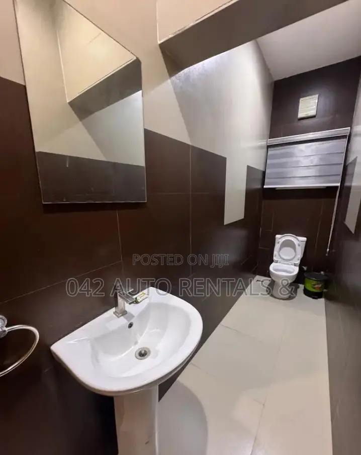 2 Bedroom Apartment With Starlink Wi-Fi 24/7 A.C in Lifecamp in Jahi
