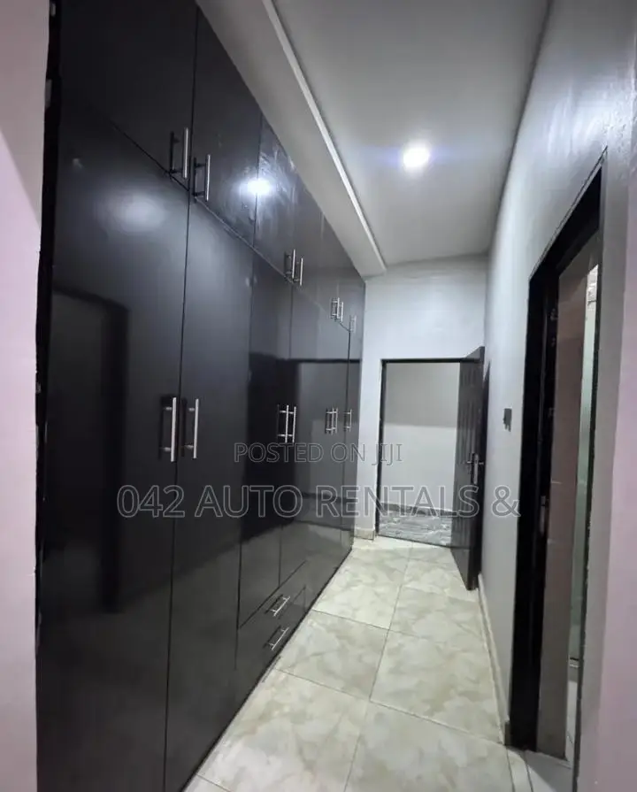 3 Bedroom Apartment in Wuye With Ps 5 *2 in Wuye