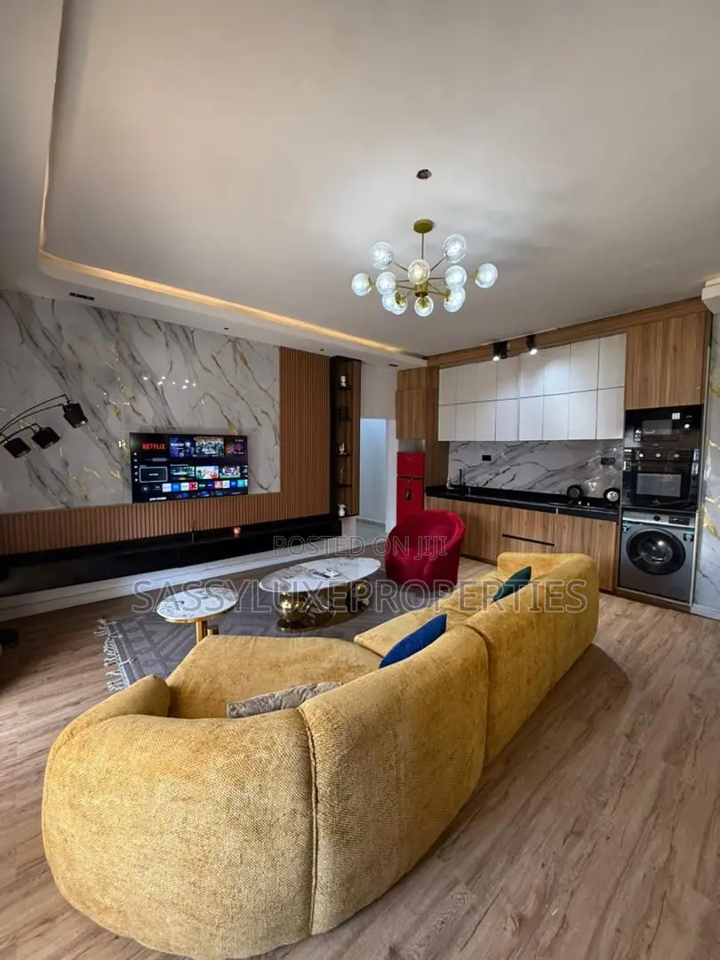 2 Bedroom Apartment With Gym Bathtub in Osapa london