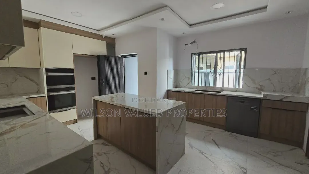 Furnished 6bdrm Mansion in Pinnock Beach Estate, Lekki Phase 1 for sale in Lekki Phase 1