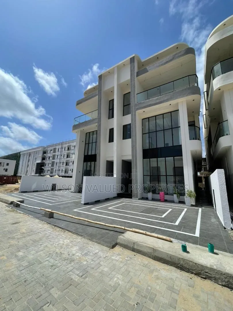 5bdrm Mansion in Wvp Homes 🏡, Lekki Phase 1 for sale in Lekki Phase 1