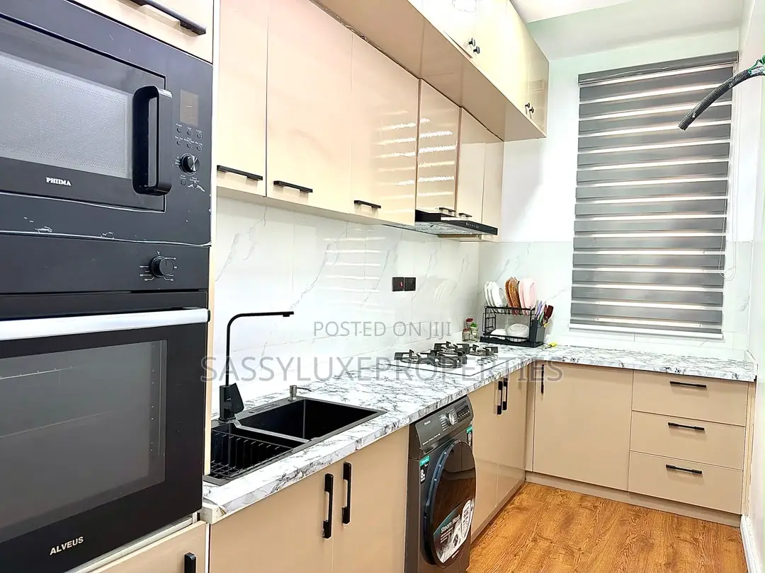 Beny 2 Bedroom Apartments With Ps5,Snookers .Air Hockey ,Baloney in Lekki Phase 1
