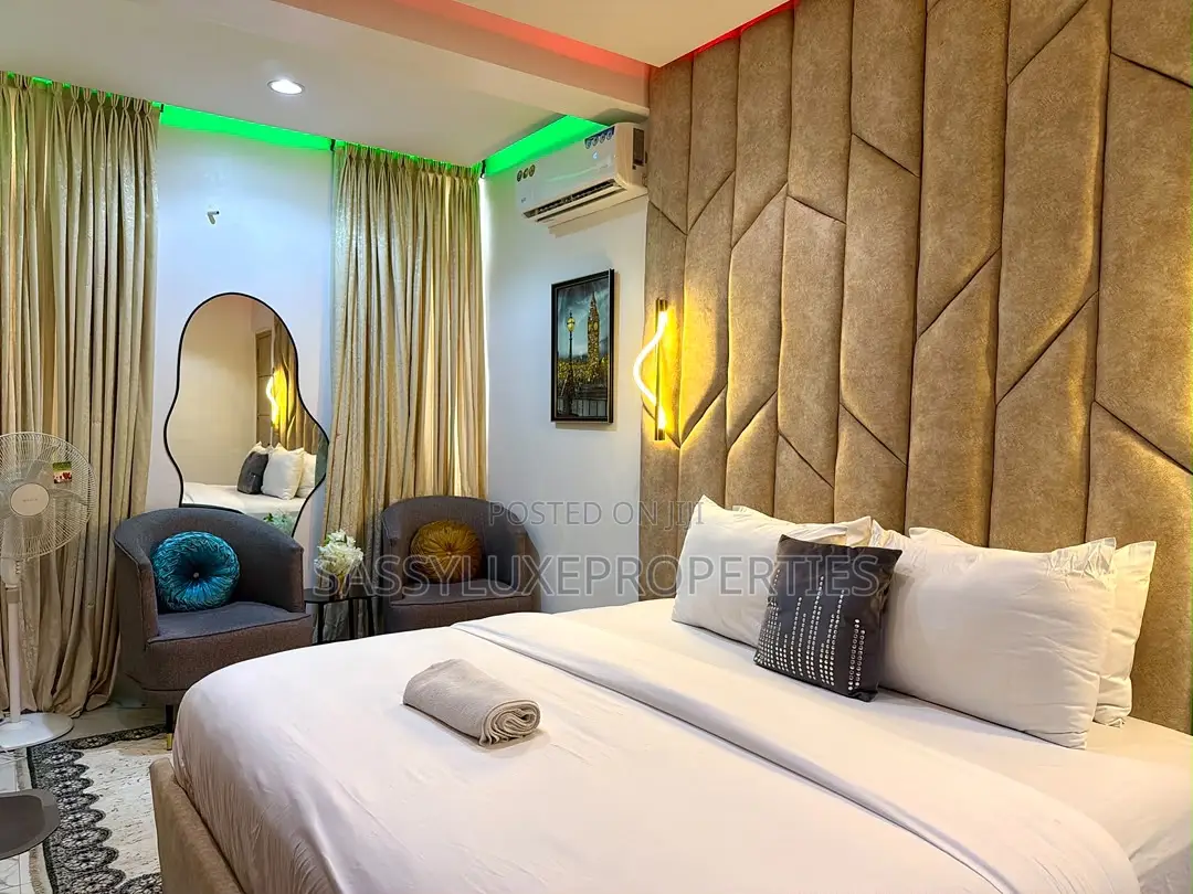 Beny 2 Bedroom Apartments With Ps5,Snookers .Air Hockey ,Baloney in Lekki Phase 1