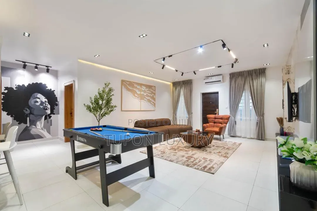 Luxury 2bedroom Apartment With Snooker, Pool and Ps5 in Lekki Phase 1
