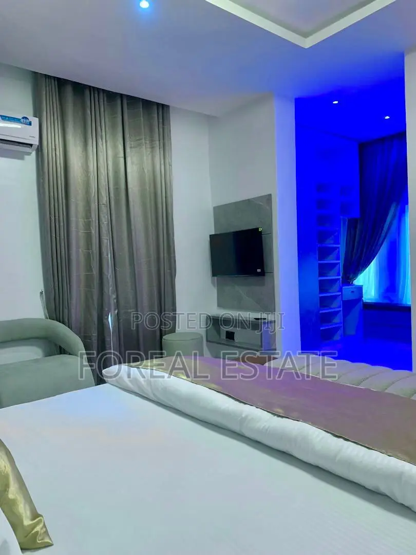 Legacy, Luxury 2 Bed Duplex Shortlet, Private Lounge (Self Compound) in Chevron