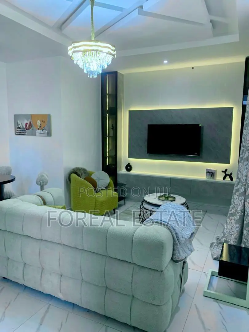 Legacy, Luxury 2 Bed Duplex Shortlet, Private Lounge (Self Compound) in Chevron