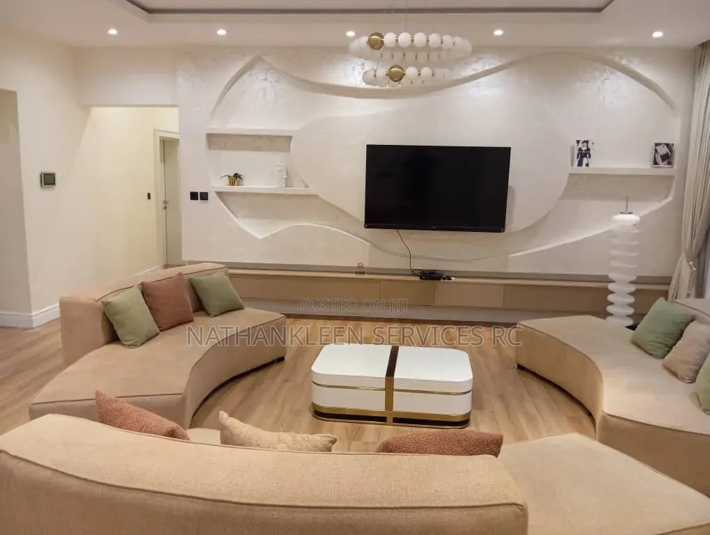 Glam House Two Bedroom Luxury Apartment in Jahi