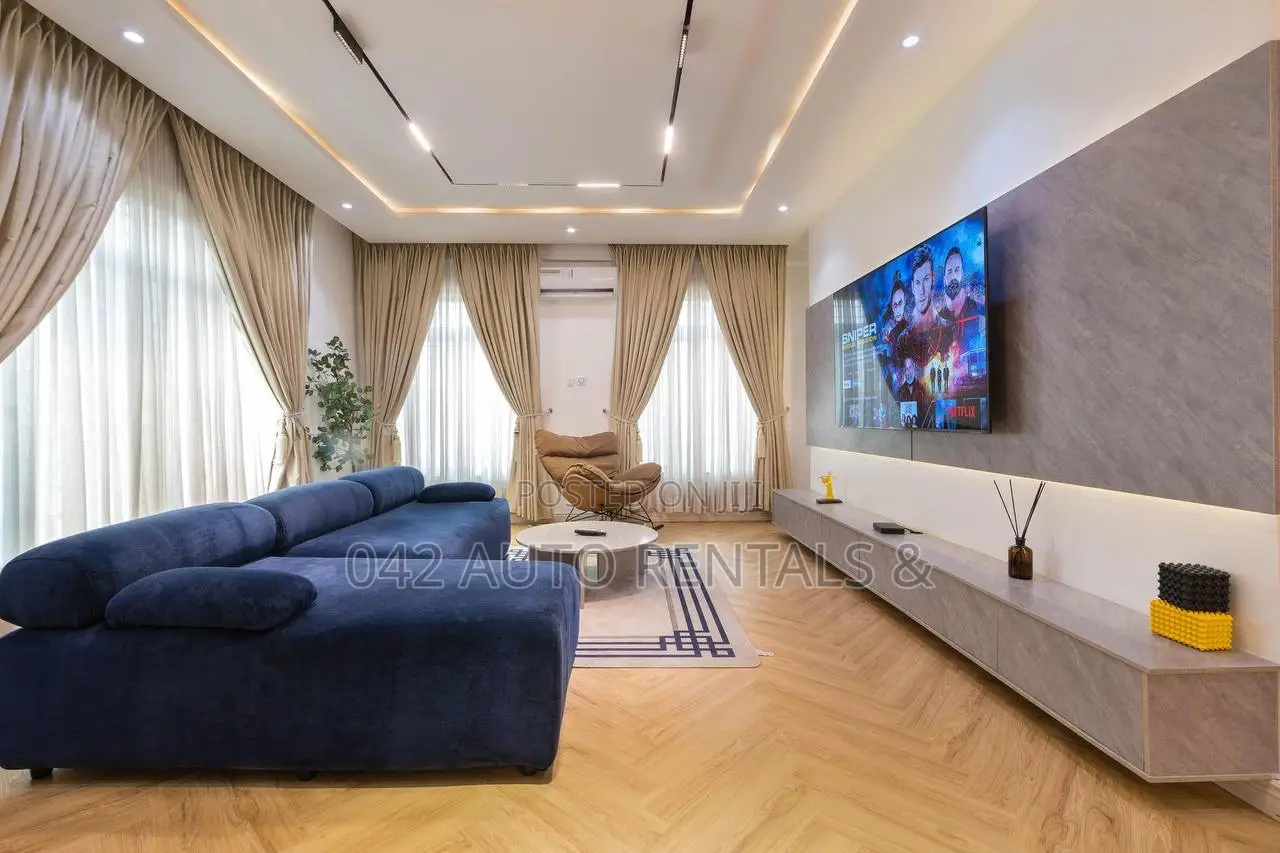 Luxury 6-Bedroom Duplex (Lekki Freedom Way) in Lagos Island / Lagos Island