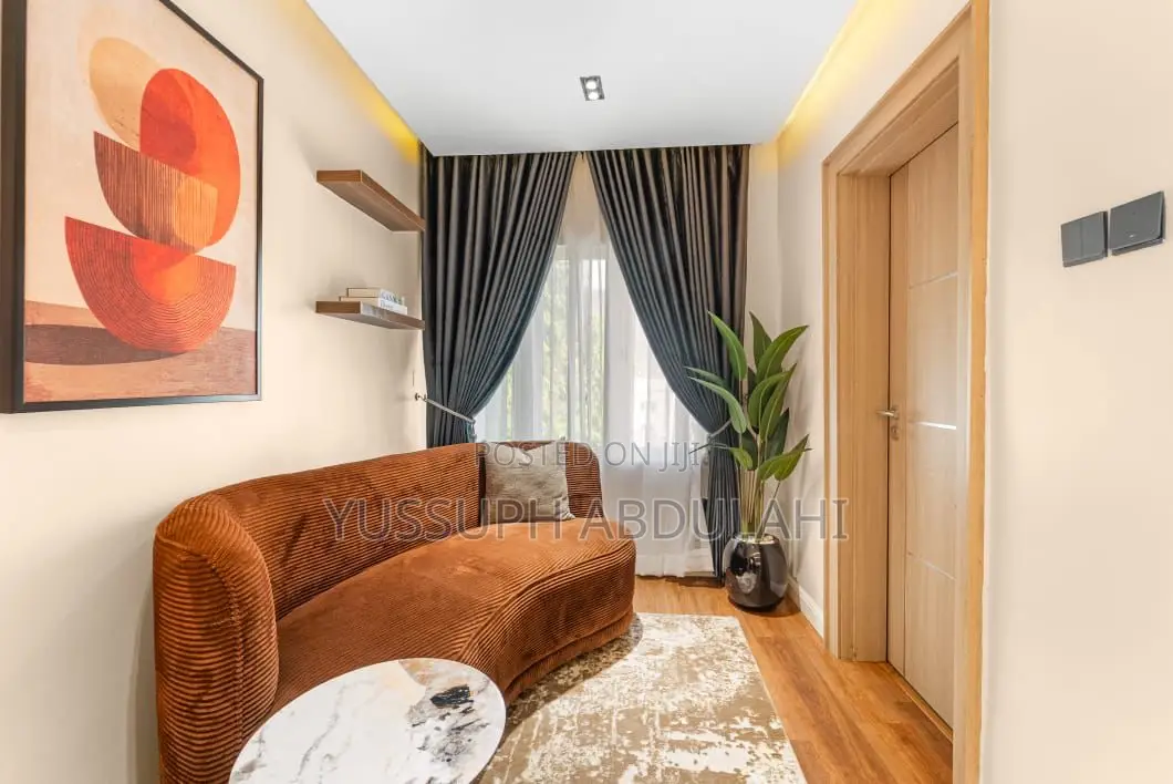 2 Bedrooms Gra Ikeja in Ikeja GRA