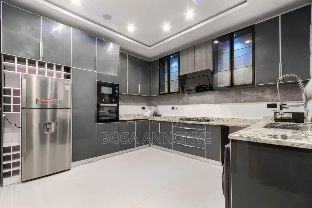 Standard 3b Flat in Adeola Odeku
