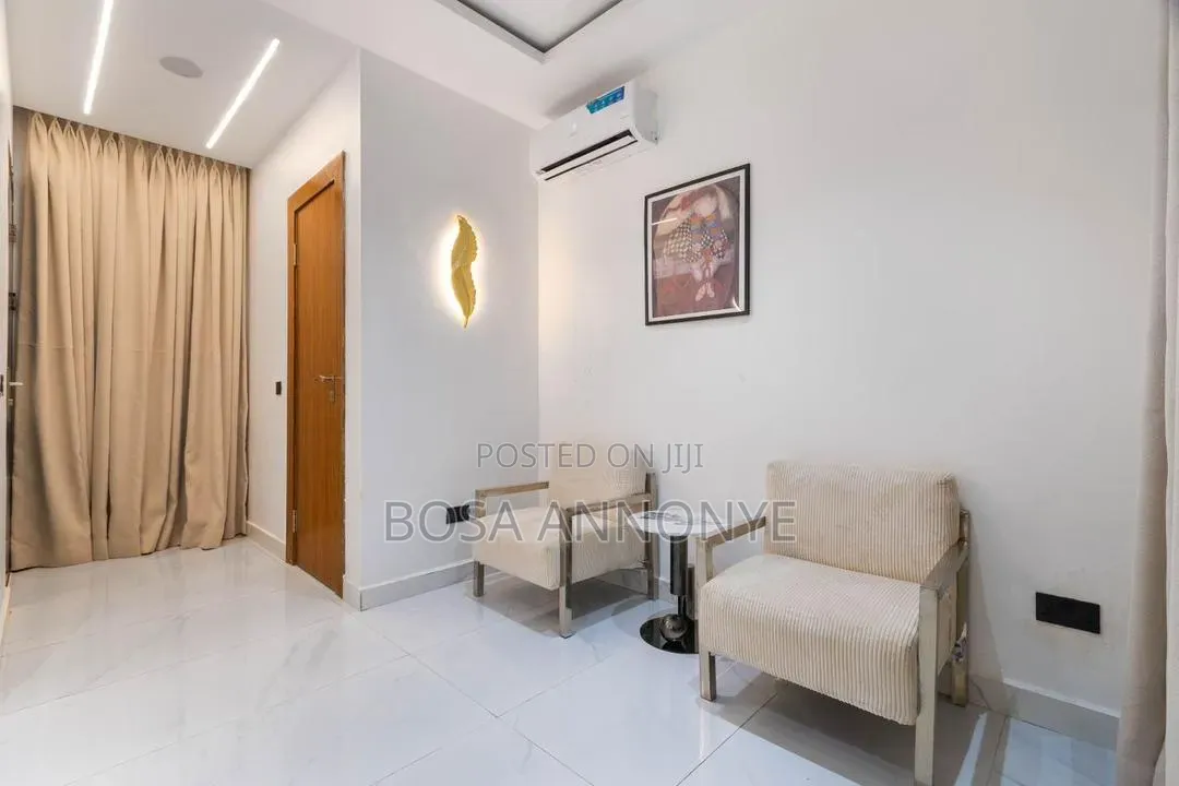 Standard 3b Flat in Adeola Odeku