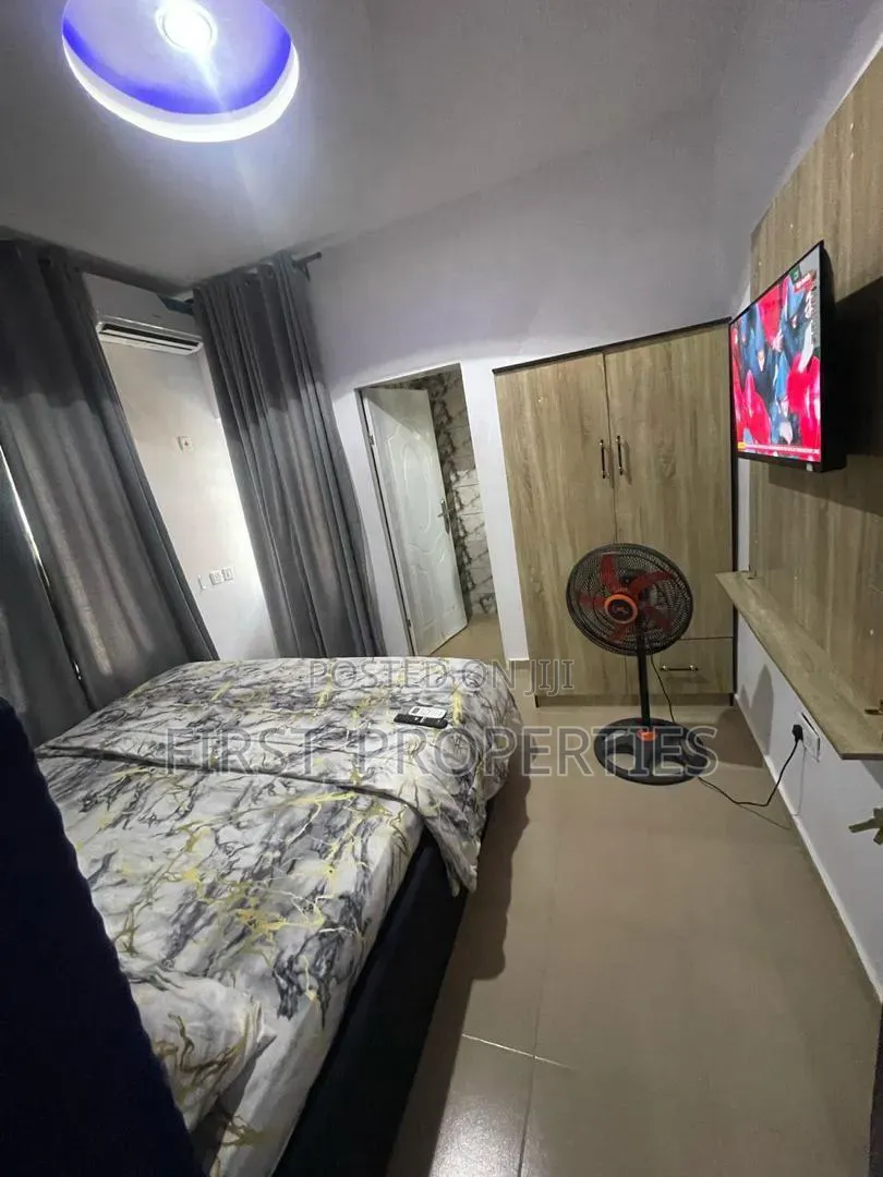 Fully Furnished Room and Parlour Self Con in Ibadan