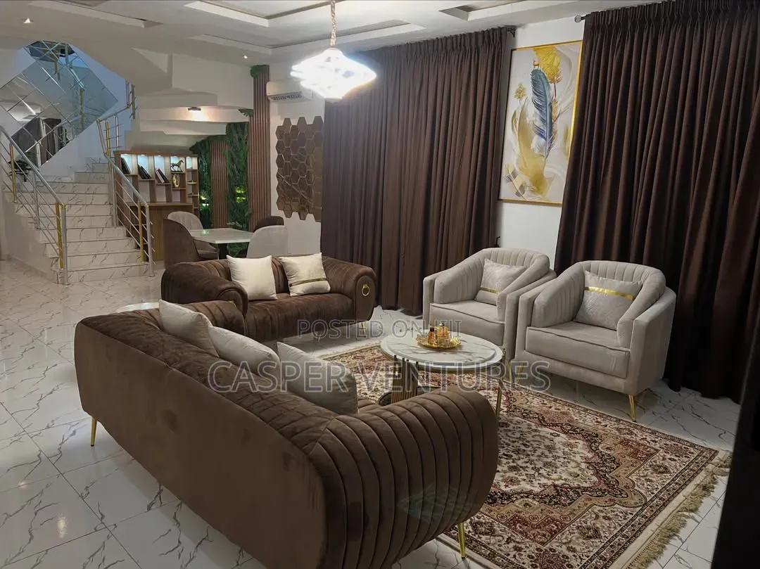 Fancy Cozy Weekly Apartment in Chevron