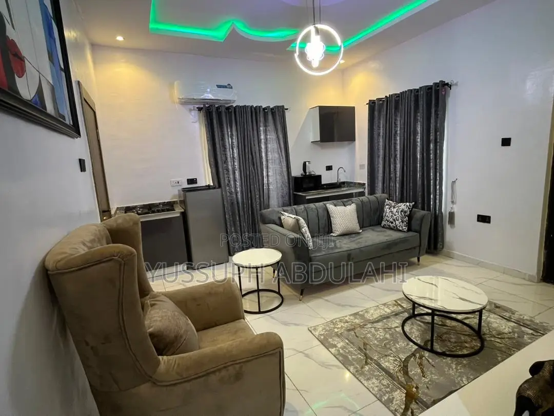 1 Bedroom Surulere in Adeniran Ogunsanya