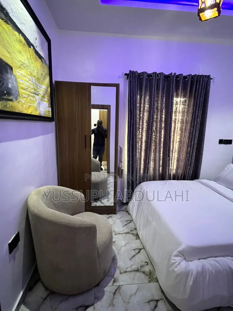 1 Bedroom Surulere in Adeniran Ogunsanya