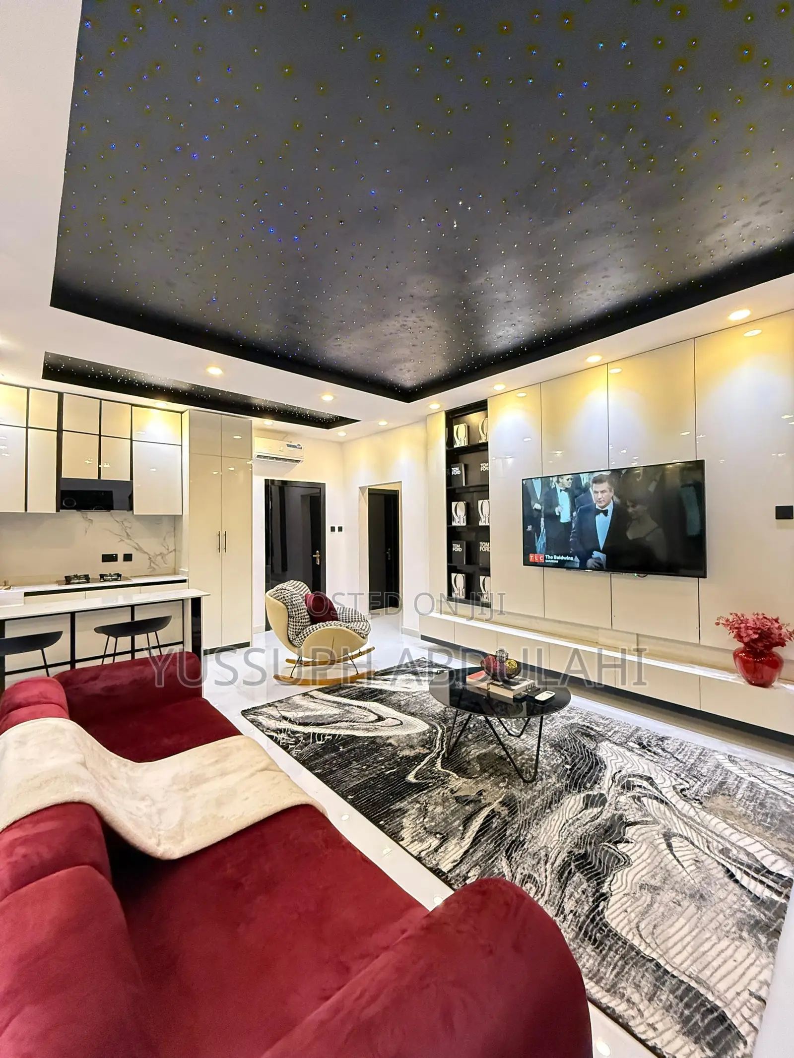 2 Bedrooms Chevron in Chevron
