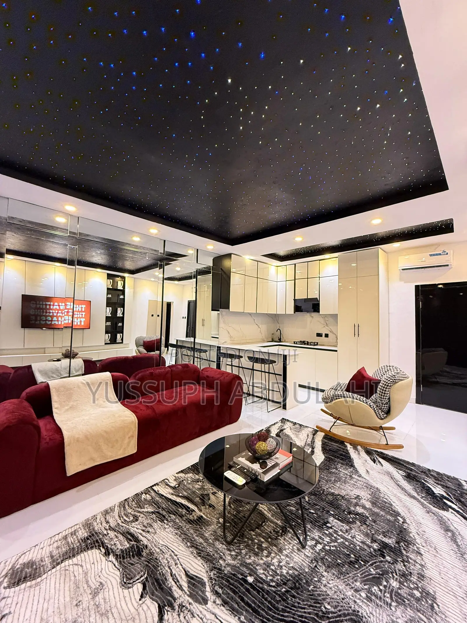 2 Bedrooms Chevron in Chevron