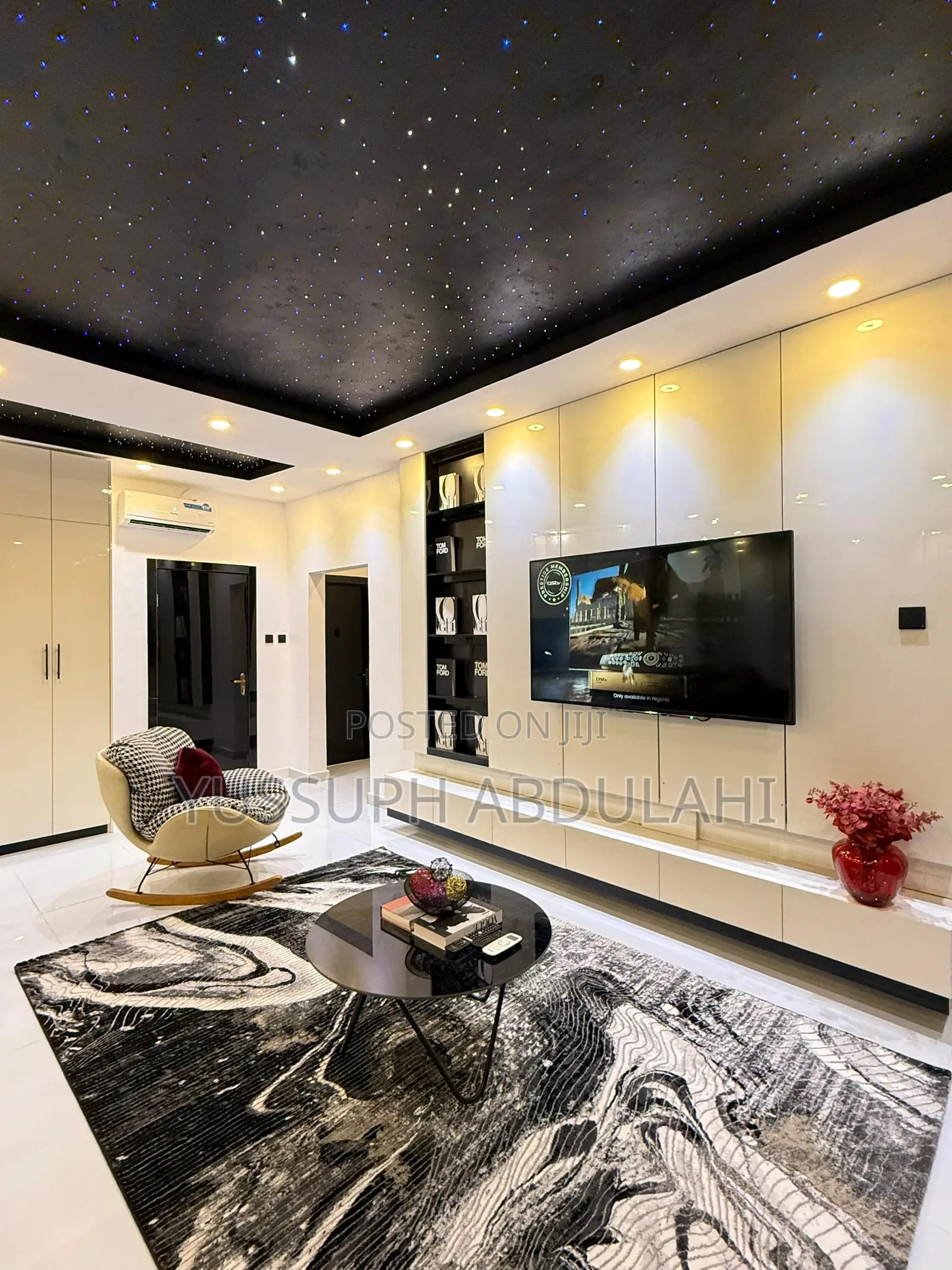 2 Bedrooms Chevron in Chevron