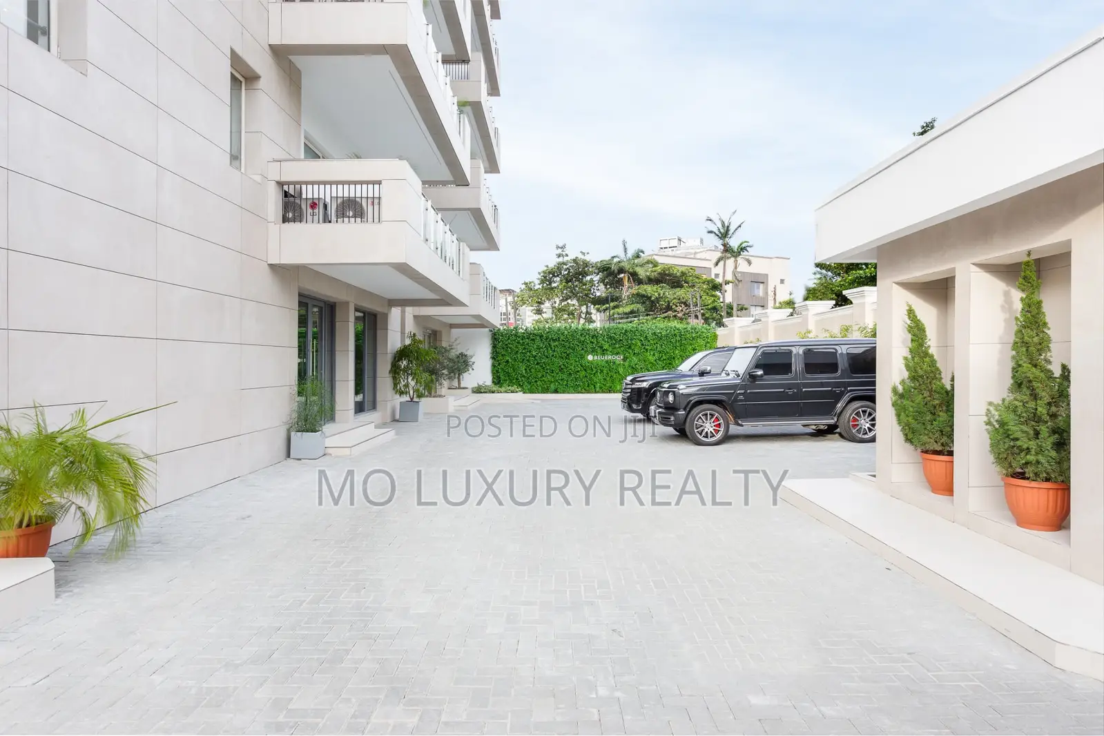 Luxury Apt 1bed, 2bed, 3bed and 2bedroom Penthouse in Kofo Abayomi