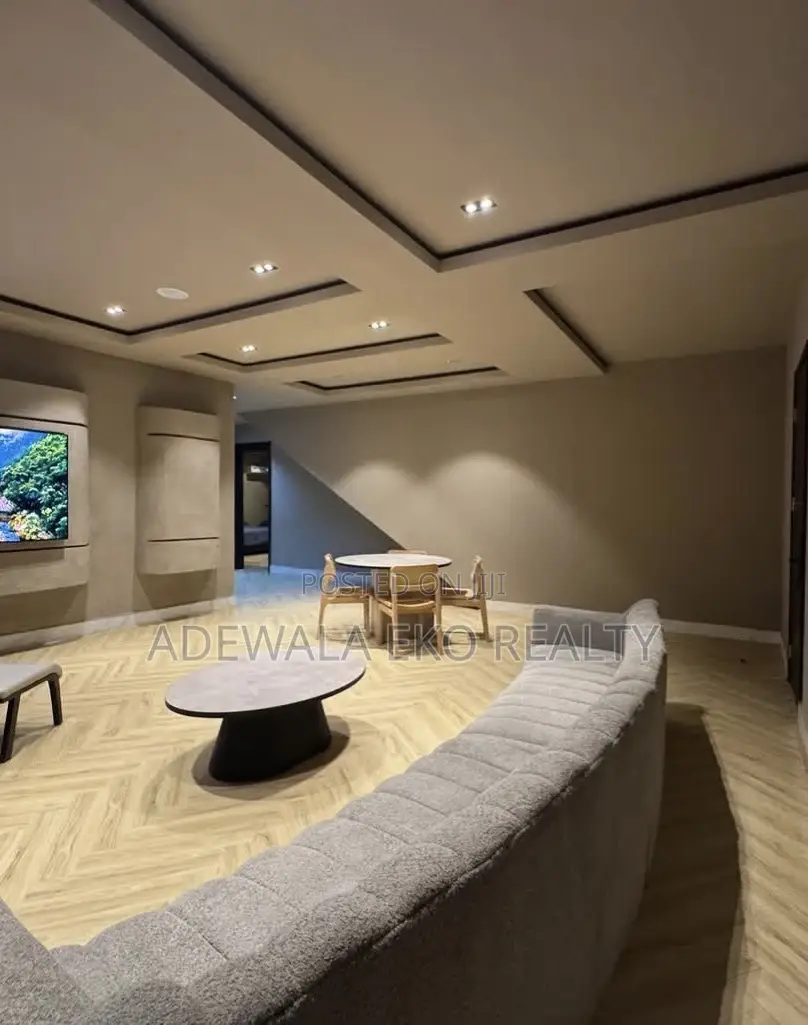 2 Bedroom Penthouse Shortlet - Ikeja GRA (24/7 Power+Fast Wi-Fi) in Ikeja GRA
