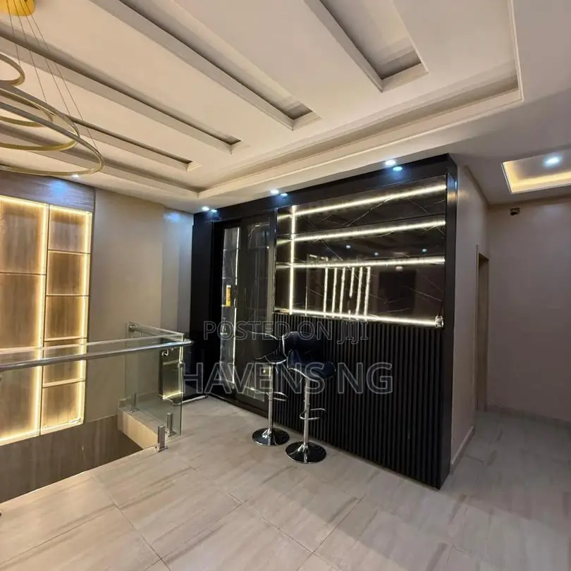 Luxury 2, 3 4-Bedroom Waterfront Maisonette in Parkview Estate