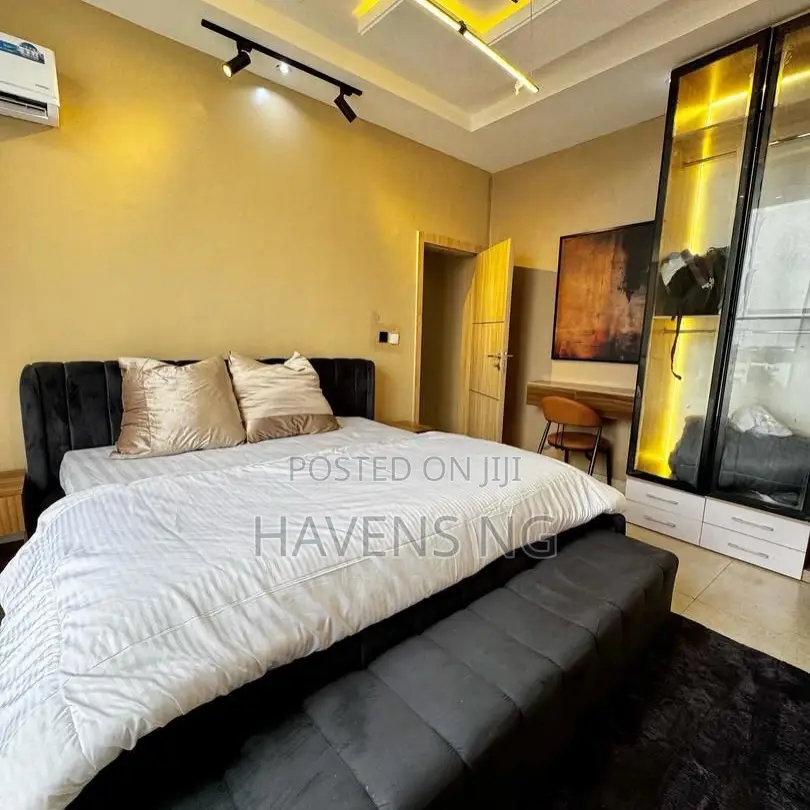 Luxury 2, 3 4-Bedroom Waterfront Maisonette in Parkview Estate