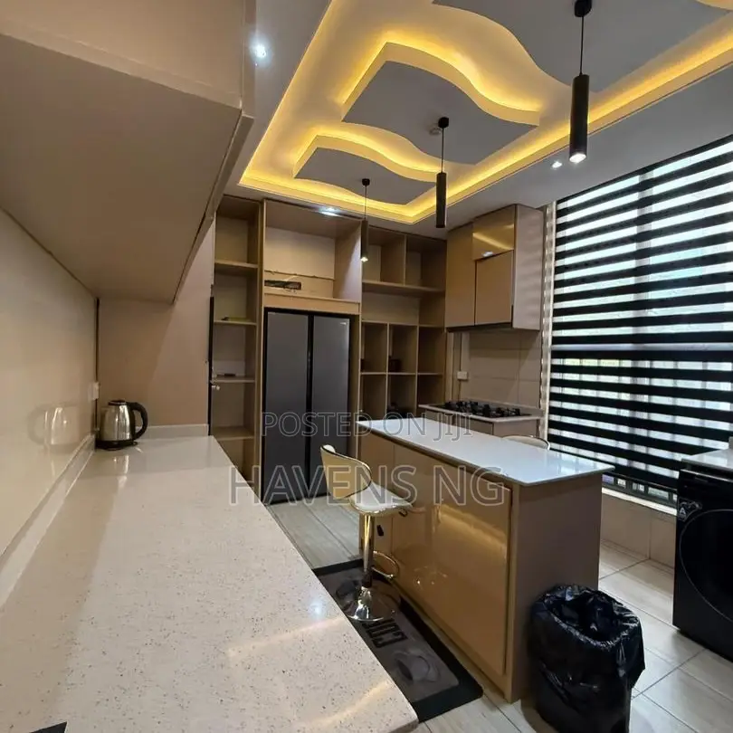 Luxury 2, 3 4-Bedroom Waterfront Maisonette in Parkview Estate