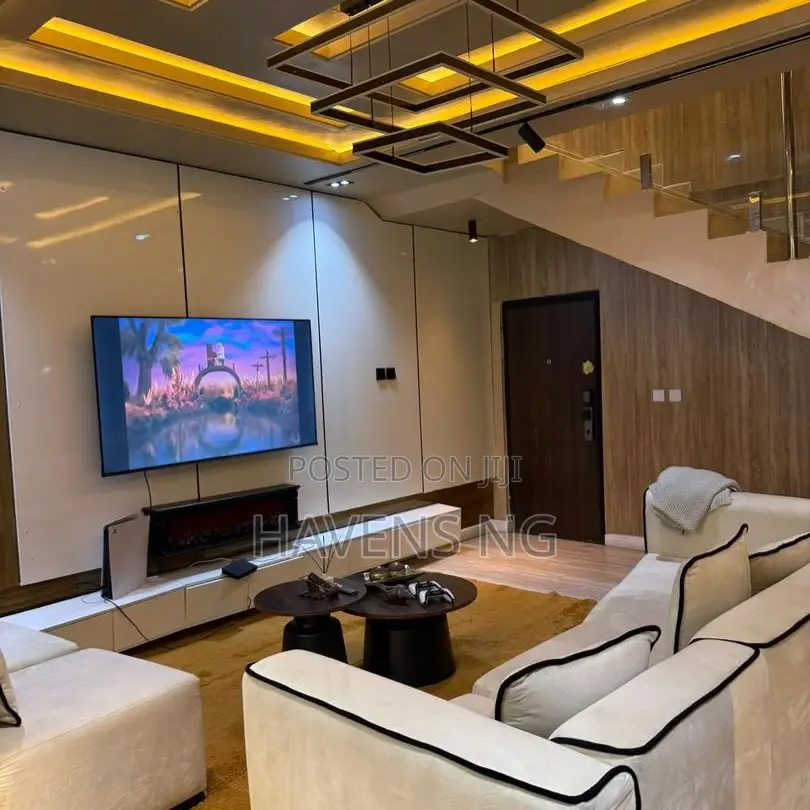 Luxury 2, 3 4-Bedroom Waterfront Maisonette in Parkview Estate