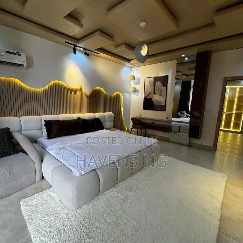 Luxury 2, 3 4-Bedroom Waterfront Maisonette in Parkview Estate