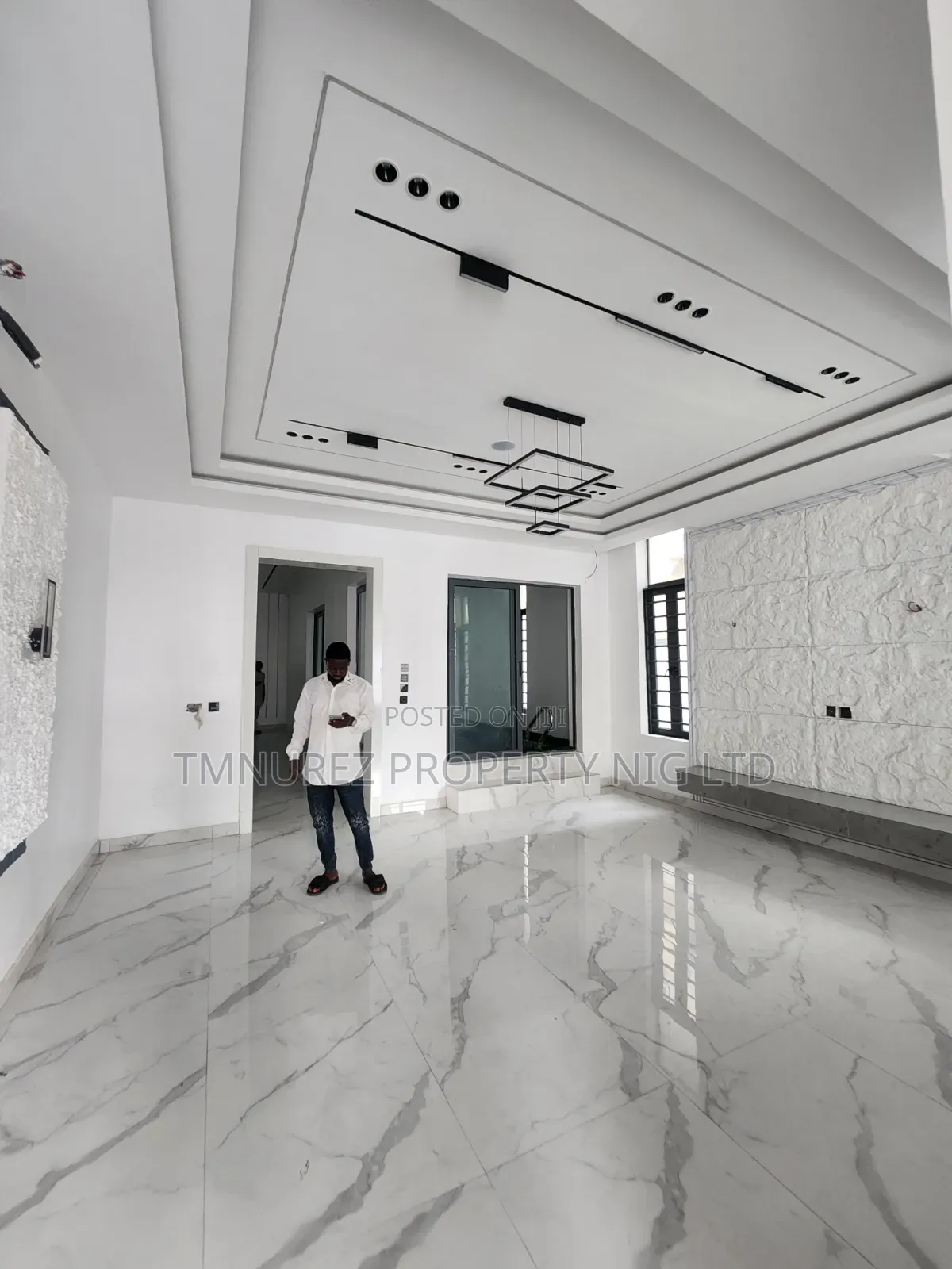 6bdrm Duplex in Chevron for sale in Chevron