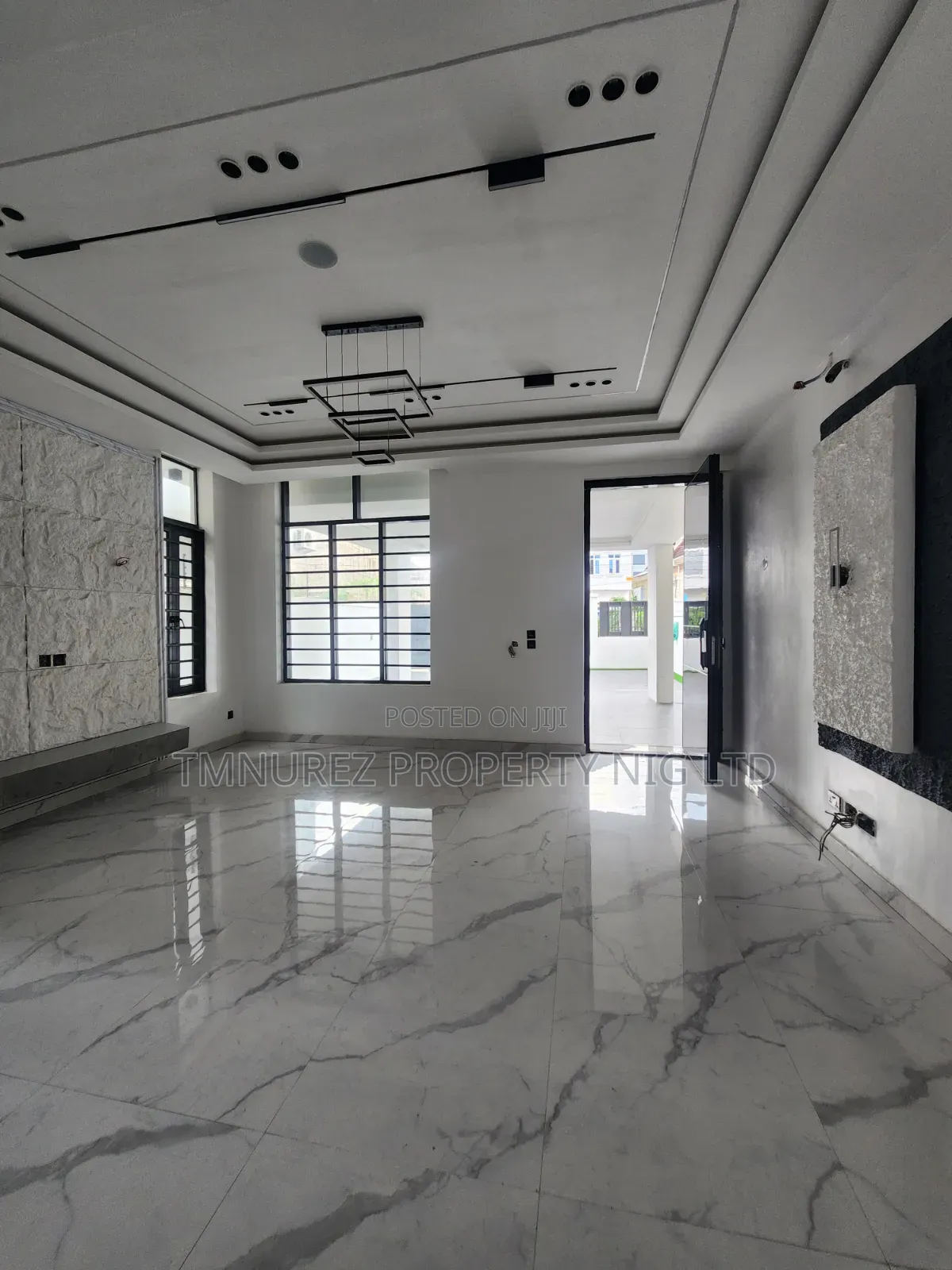 6bdrm Duplex in Chevron for sale in Chevron