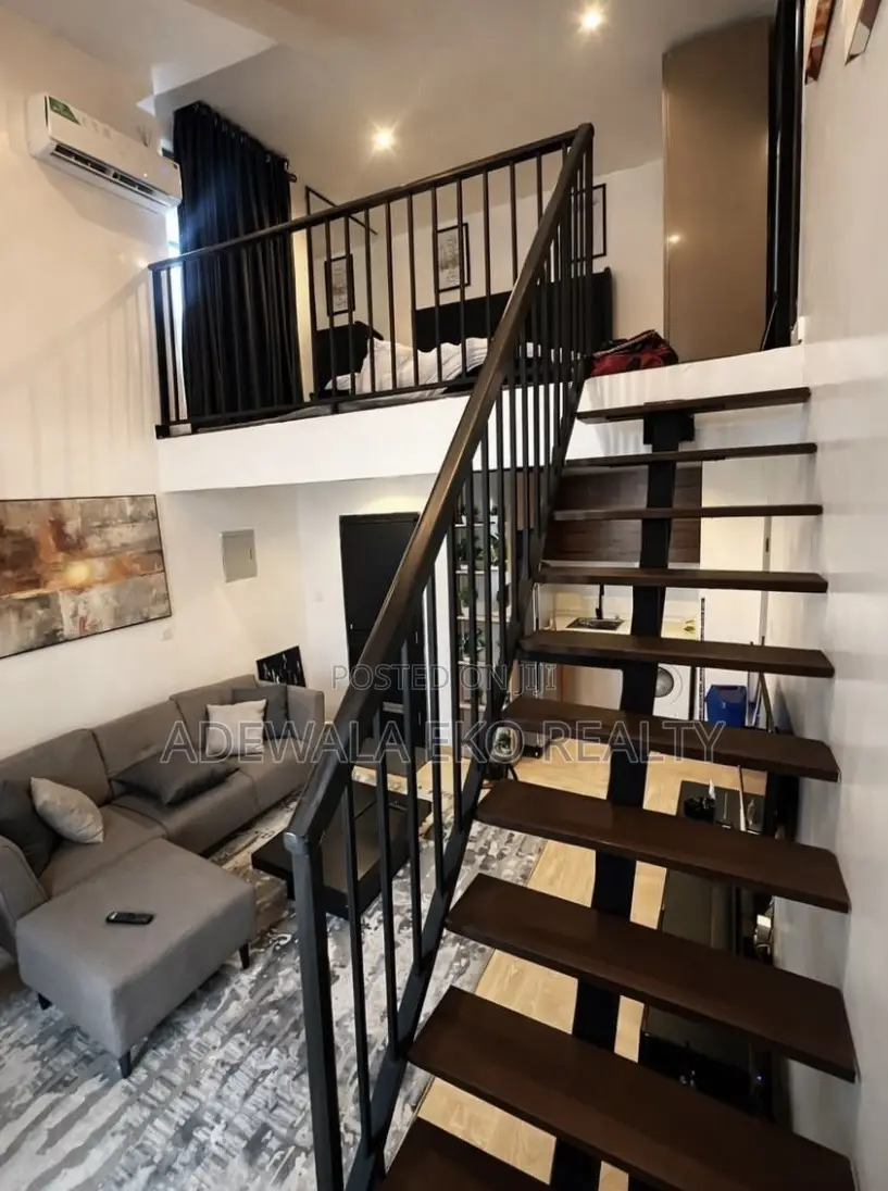 Luxury 1 Bedroom Loft Yaba - 1 Min to Train Station (Pool Rooftop) in Alagomeji