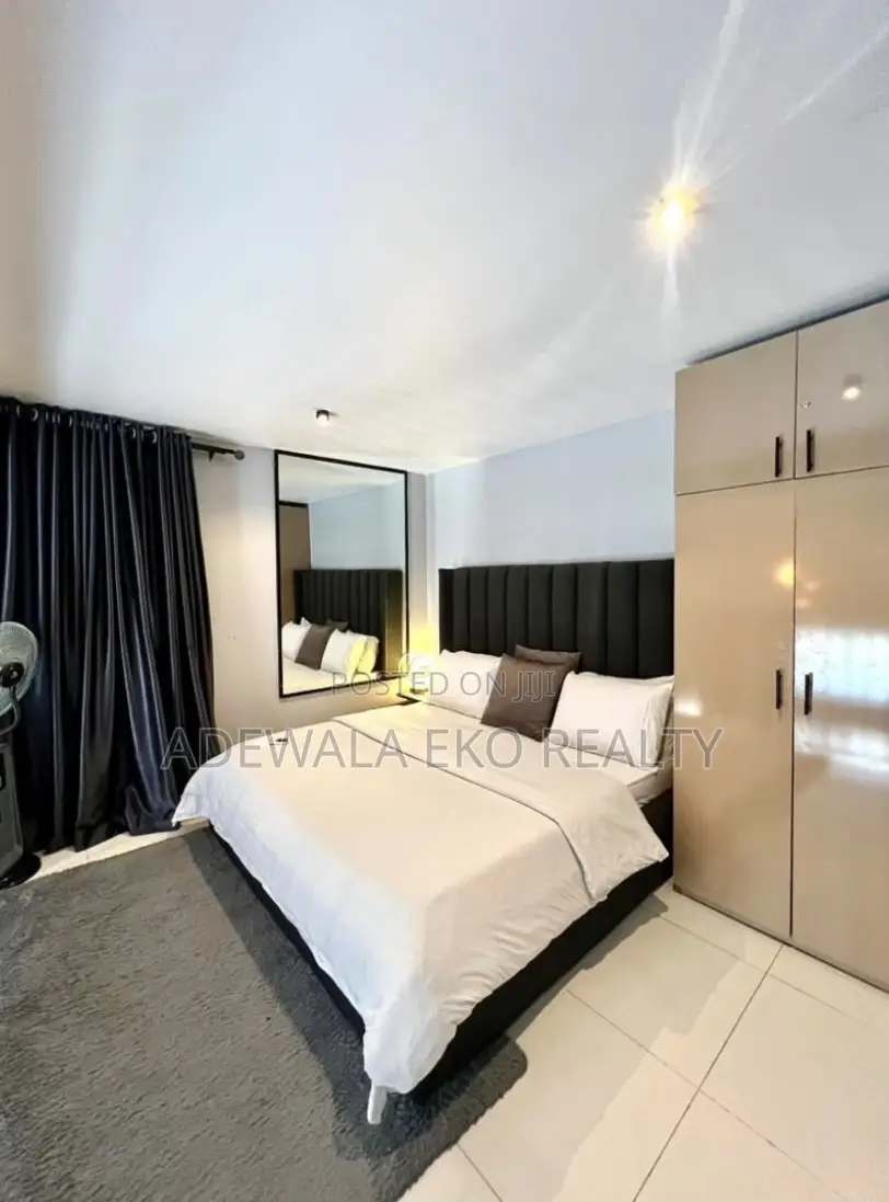 Luxury 1 Bedroom Loft Yaba - 1 Min to Train Station (Pool Rooftop) in Alagomeji