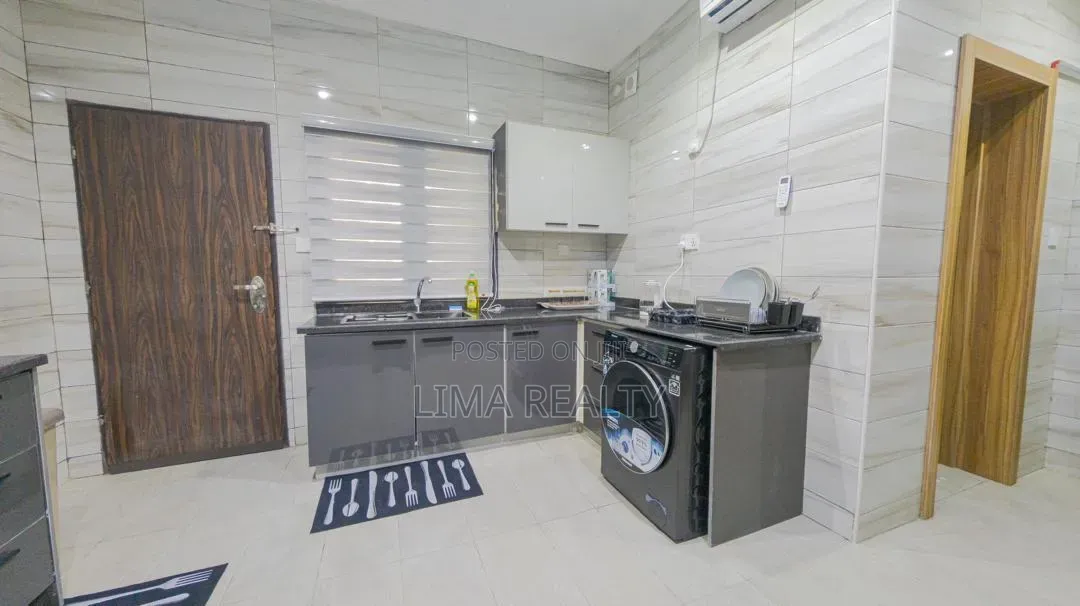 Biege Beauty- 3 Bed City View Apartment in Kofo Abayomi