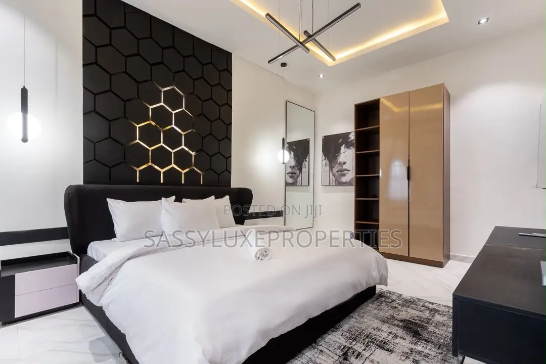 Cozy 3 Bedroom With Ps5,pool,table Tennis,Amazon,sandwich Maker in Lekki Phase 1