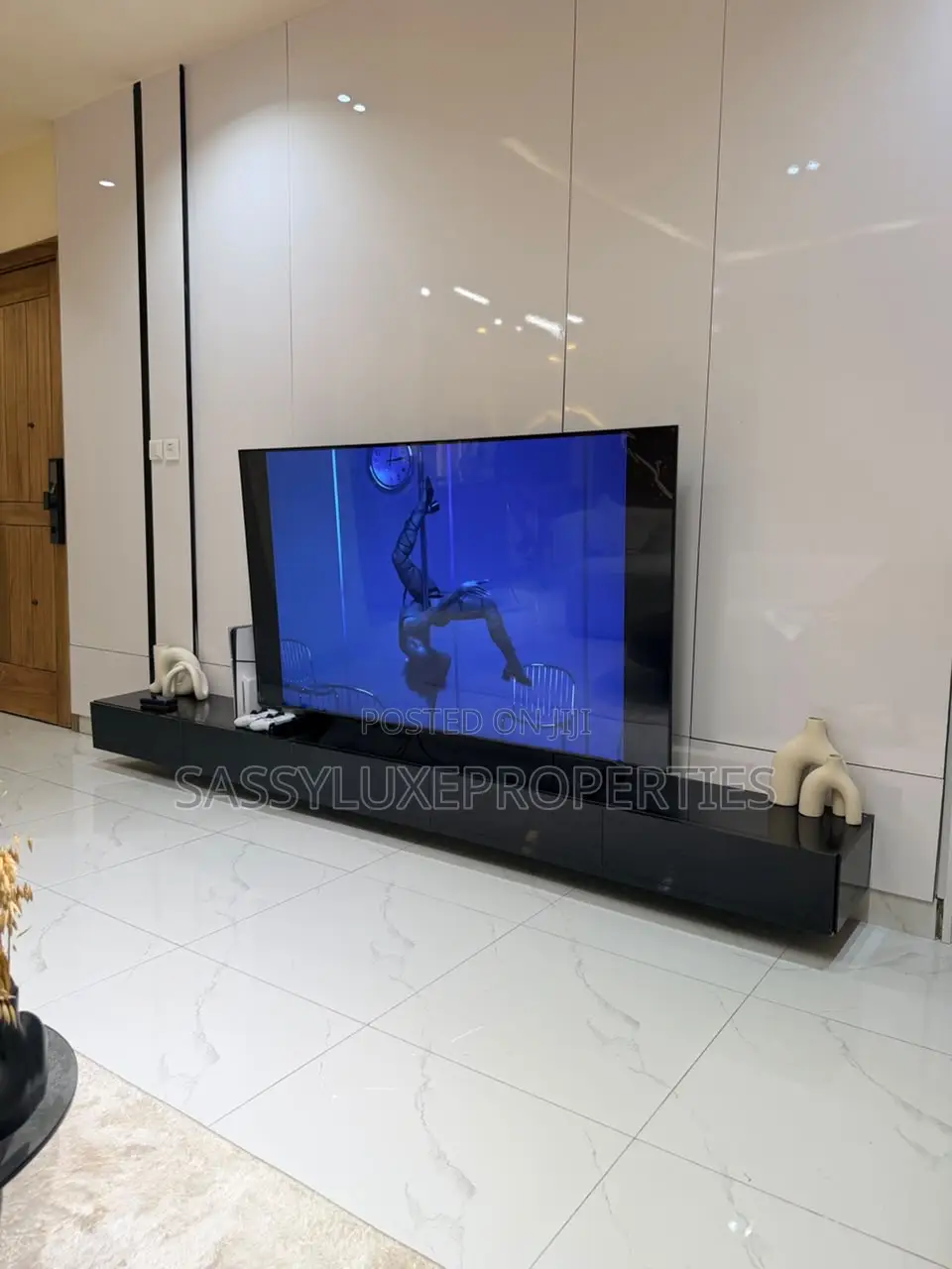 Luxurious 2 Bedroom Apartment Ps5 Console in Chevron