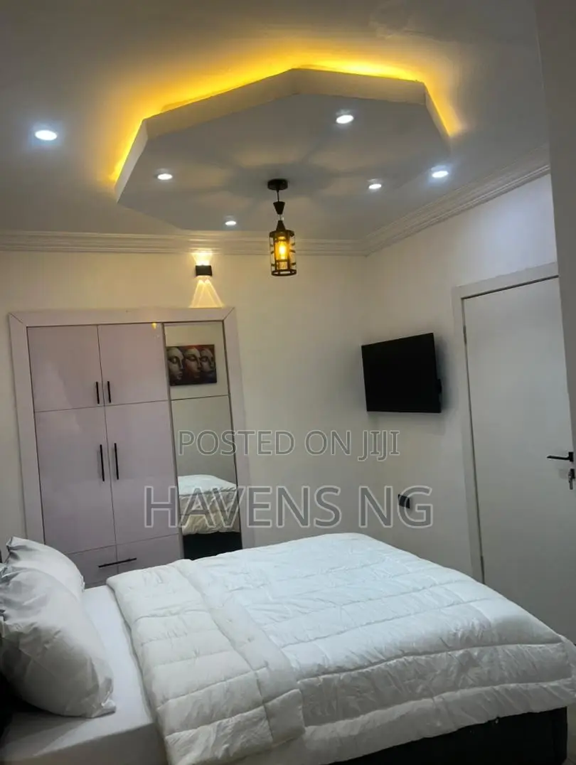 Contemporary 3-Bedroom Apartment in Adeniyi Jones