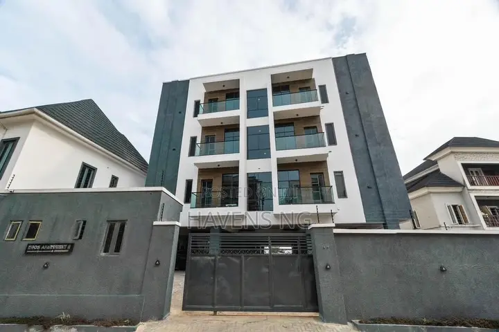 Alexa 1-Bedroom Apartment With Ps5 Ceiling Mirror in Ologolo