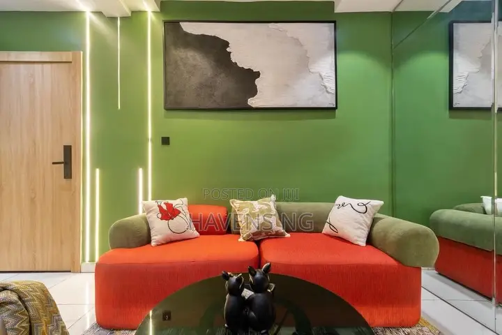 Alexa 1-Bedroom Apartment With Ps5 Ceiling Mirror in Ologolo