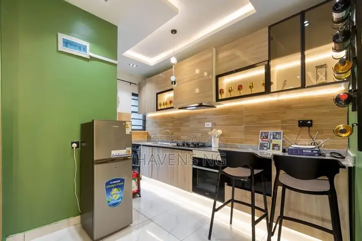 Alexa 1-Bedroom Apartment With Ps5 Ceiling Mirror in Ologolo