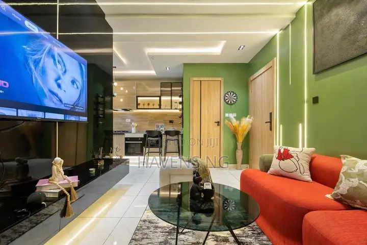 Alexa 1-Bedroom Apartment With Ps5 Ceiling Mirror in Ologolo